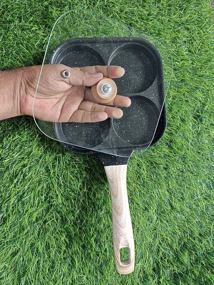 Egg fry pan with lid 4 hole