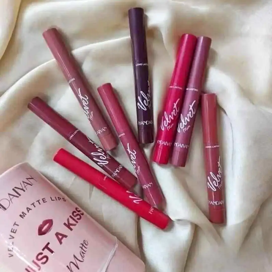 𝐇𝐀𝐍𝐃𝐀𝐈𝐘𝐀𝐍 𝐌𝐚𝐤𝐞𝐮𝐩 𝐕𝐞𝐥𝐯𝐞𝐭 𝐌𝐚𝐭𝐭𝐞 𝐉𝐮𝐬𝐭 𝐀 𝐊𝐢𝐬𝐬 𝐋𝐢𝐩𝐬𝐭𝐢𝐜𝐤